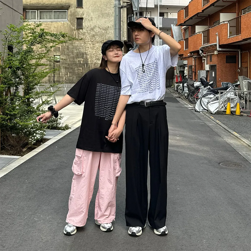 （ユニセックス）カラーレタリング半袖Tシャツ
