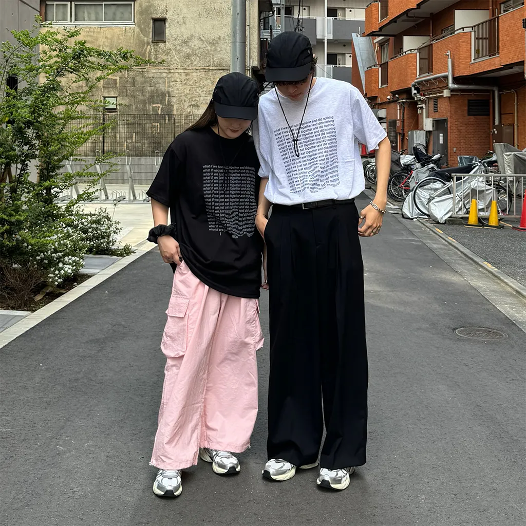 （ユニセックス）カラーレタリング半袖Tシャツ