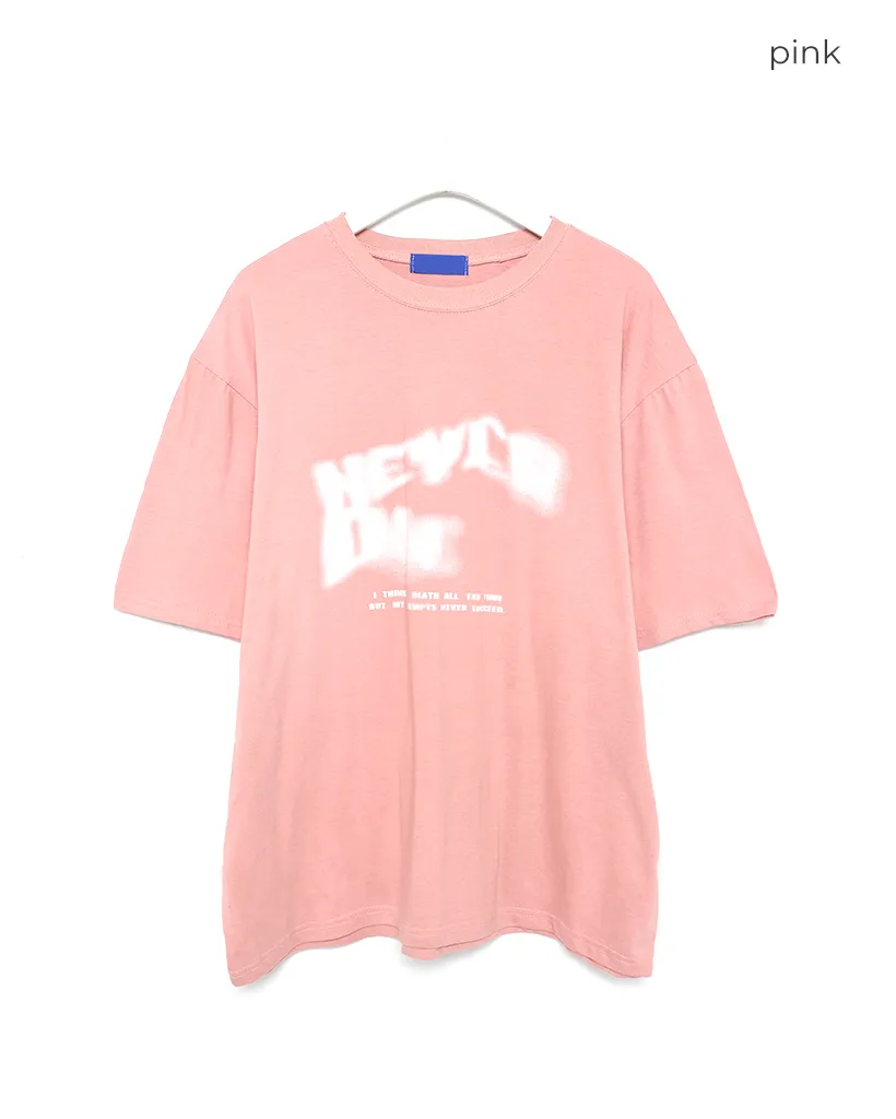 (ユニセックス)スプレーレタリング半袖Tシャツ