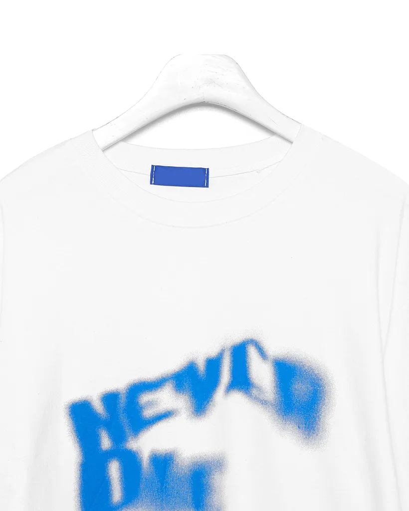 (ユニセックス)スプレーレタリング半袖Tシャツ
