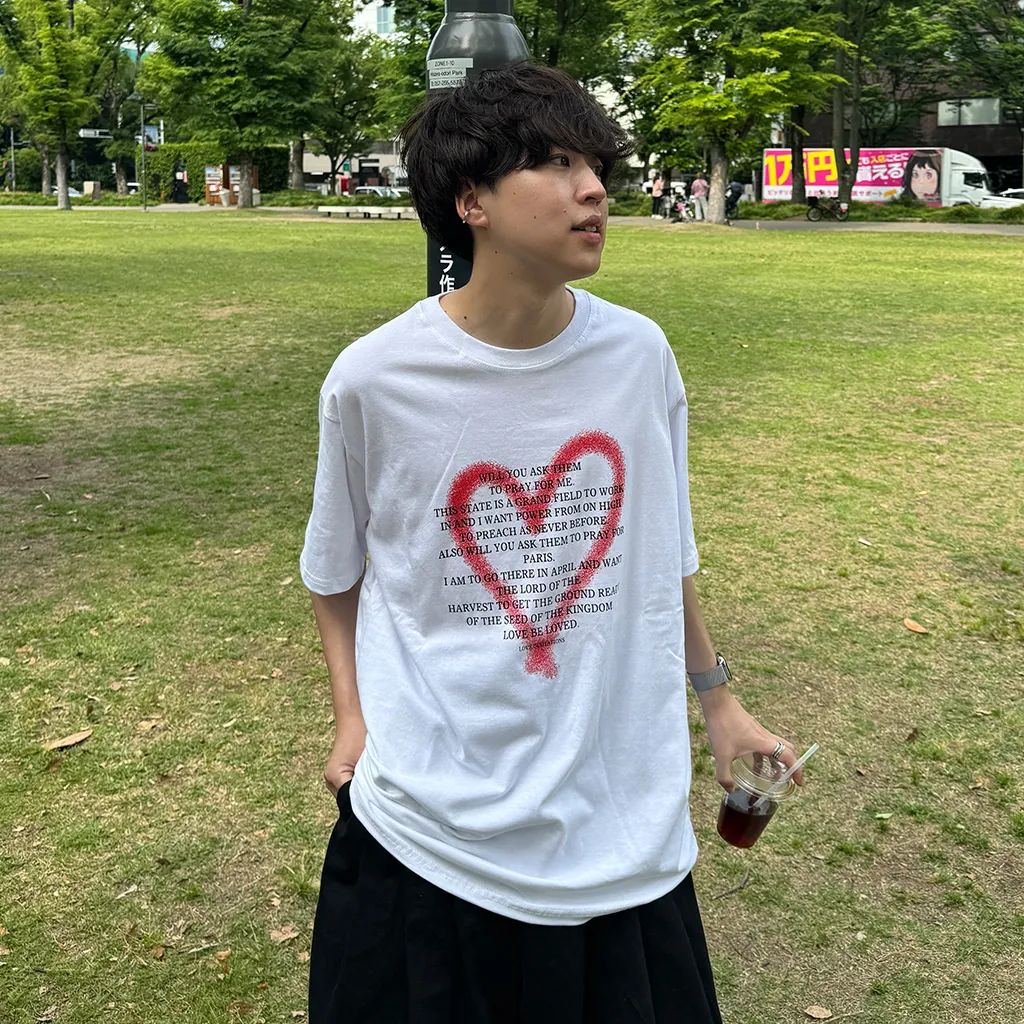 (ユニセックス) ハートスプレーポイント半袖Tシャツ