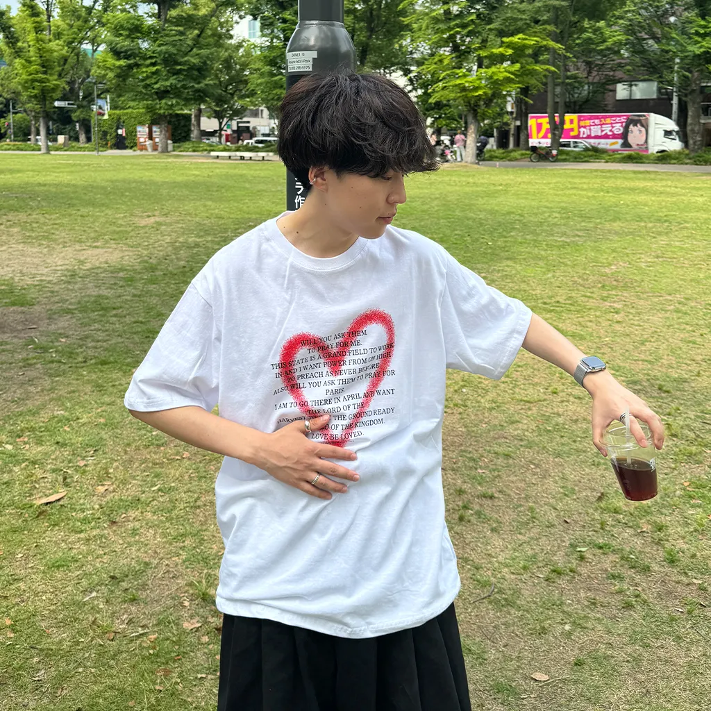 (ユニセックス) ハートスプレーポイント半袖Tシャツ