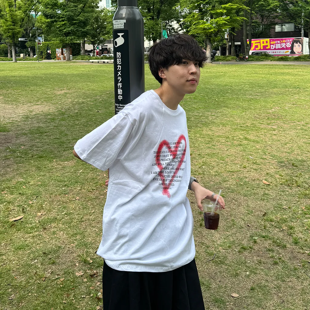 (ユニセックス) ハートスプレーポイント半袖Tシャツ