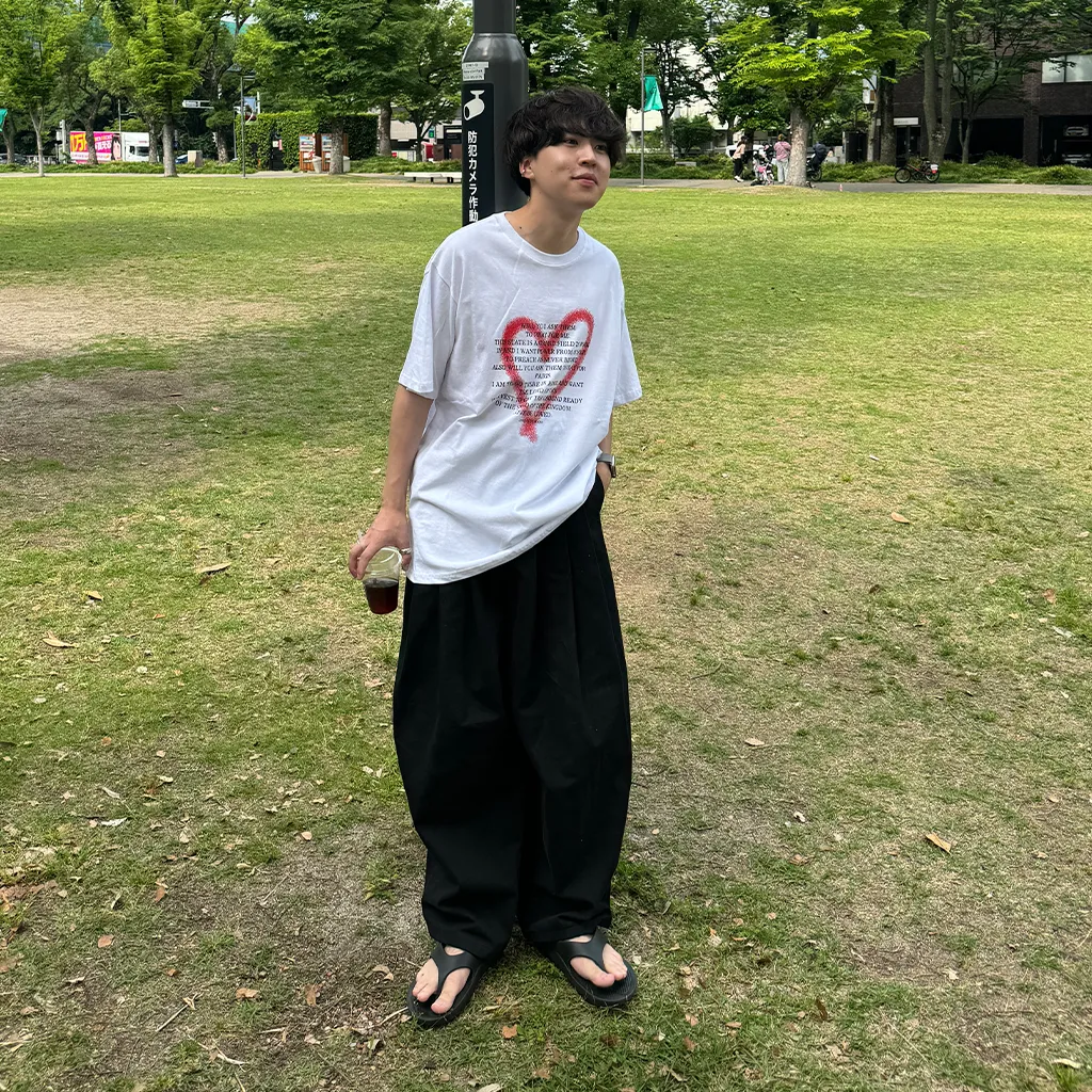 (ユニセックス) ハートスプレーポイント半袖Tシャツ