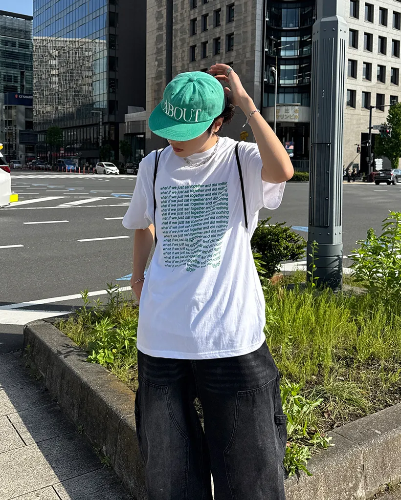 （ユニセックス）カラーレタリング半袖Tシャツ
