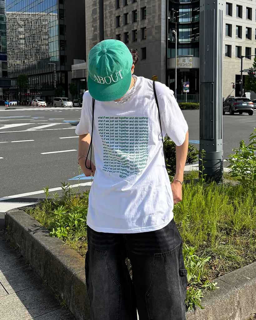 （ユニセックス）カラーレタリング半袖Tシャツ
