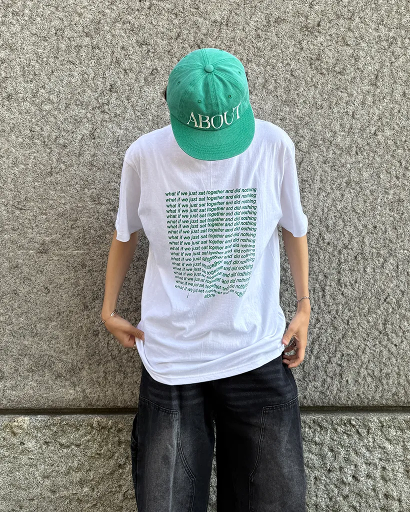 （ユニセックス）カラーレタリング半袖Tシャツ