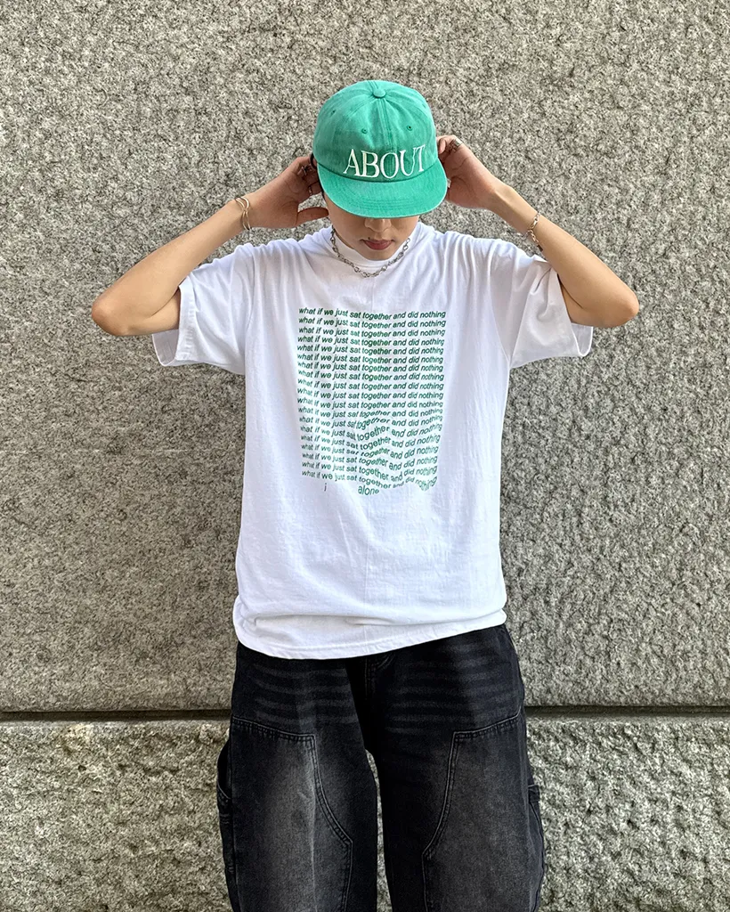 （ユニセックス）カラーレタリング半袖Tシャツ
