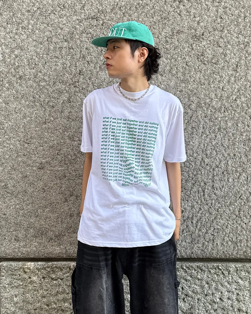 （ユニセックス）カラーレタリング半袖Tシャツ