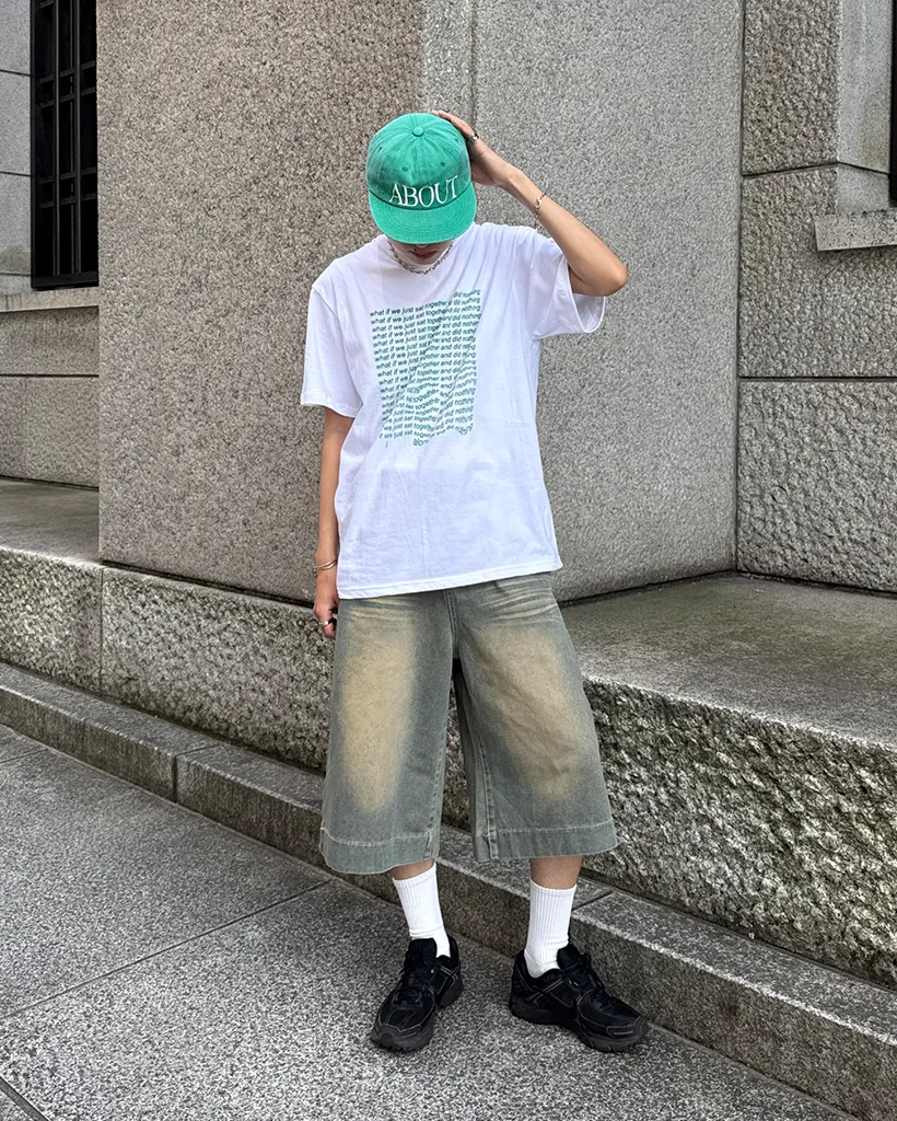 （ユニセックス）カラーレタリング半袖Tシャツ