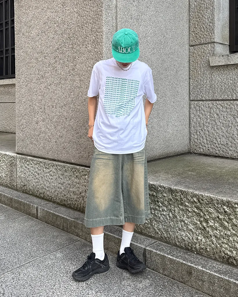 （ユニセックス）カラーレタリング半袖Tシャツ