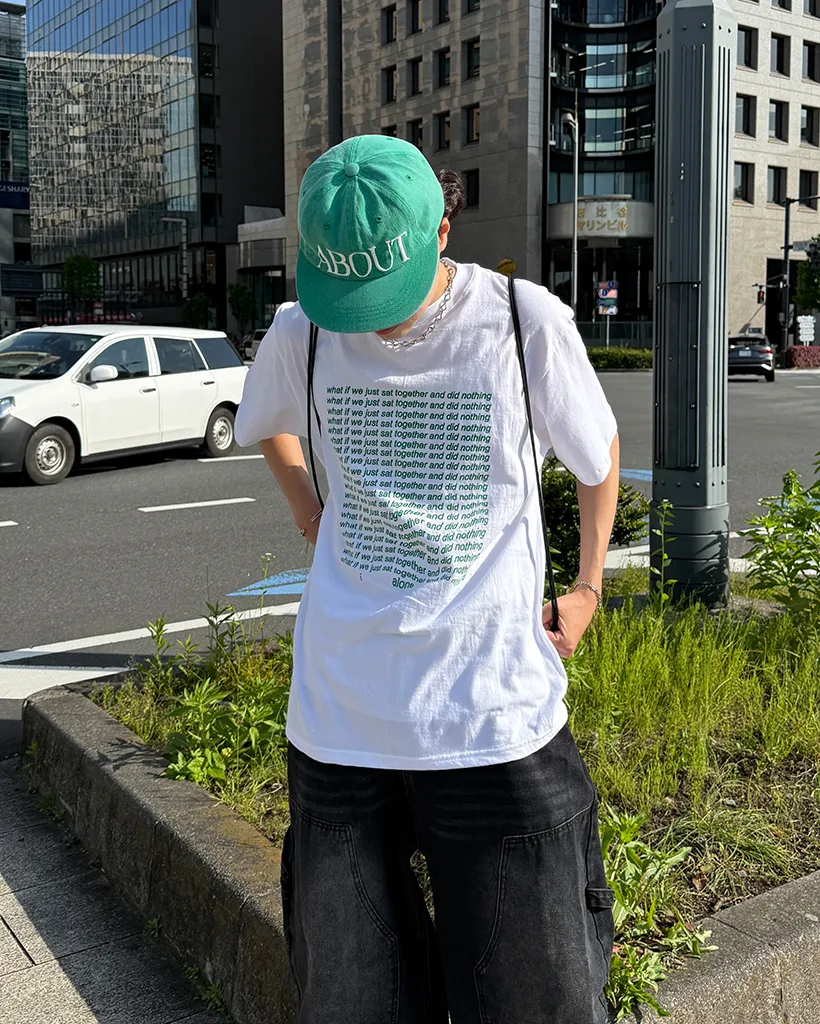 （ユニセックス）カラーレタリング半袖Tシャツ