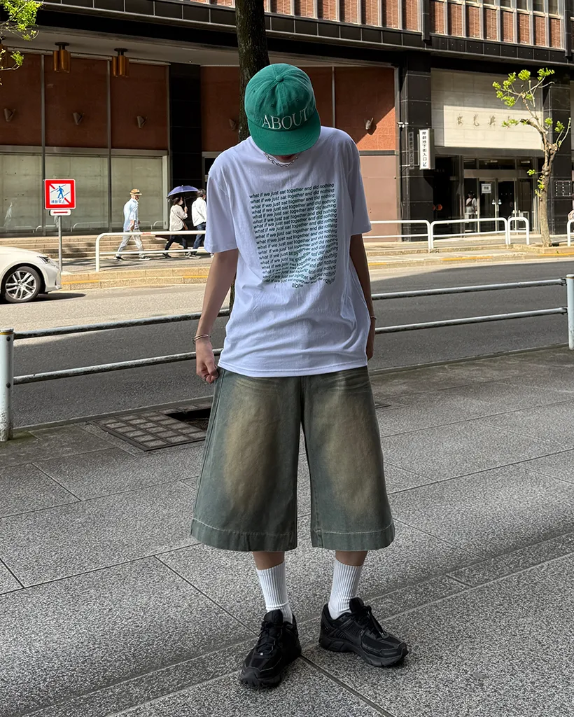 （ユニセックス）カラーレタリング半袖Tシャツ