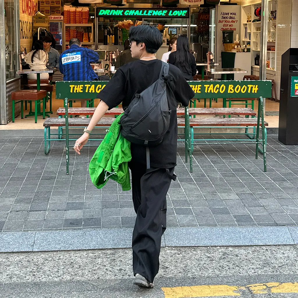 (ユニセックス) レタリングプリント半袖