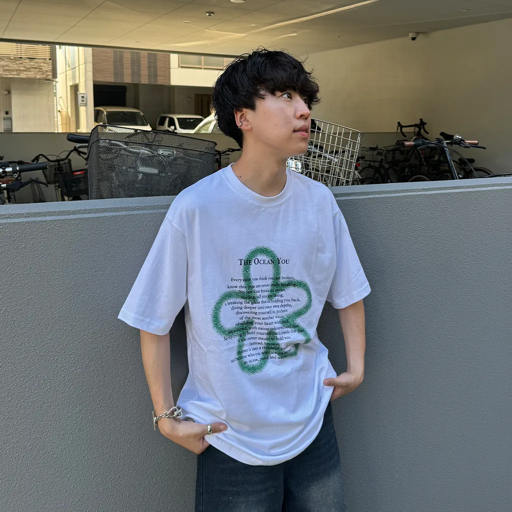 (ユニセックス) クローバ半袖Tシャツ