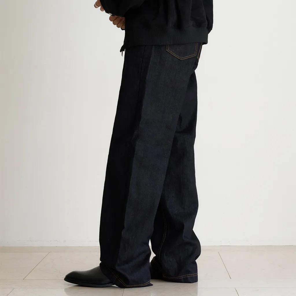 ピンタックストレートデニムパンツ