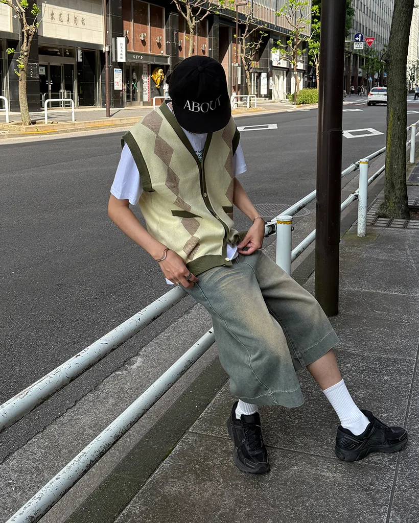 ヒゲウォッシュデニムフレアクロップドパンツ