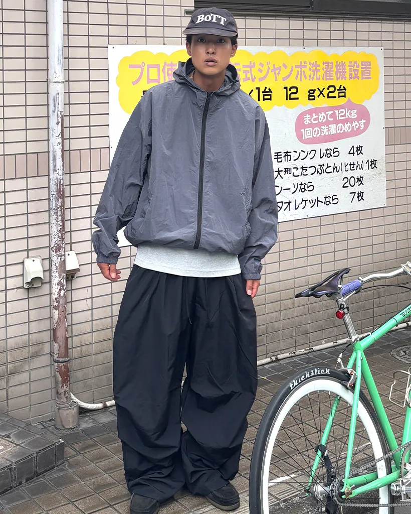 フーデッドウィンドブレーカー