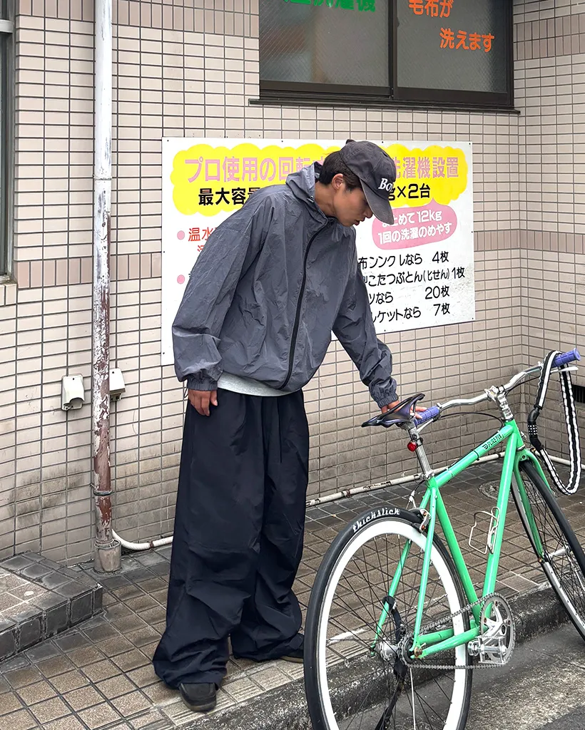 フーデッドウィンドブレーカー