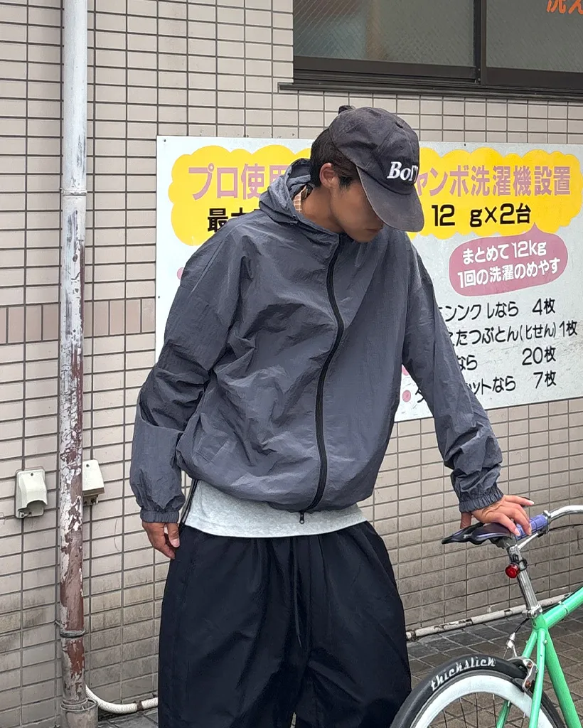 フーデッドウィンドブレーカー