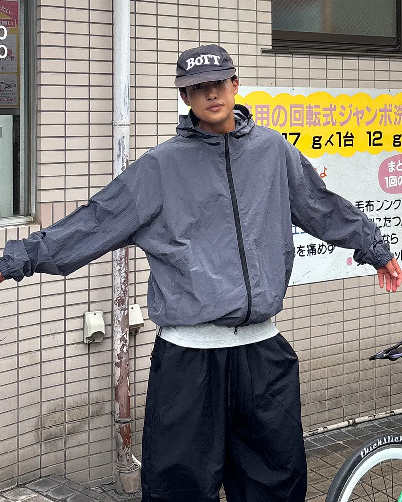 フーデッドウィンドブレーカー