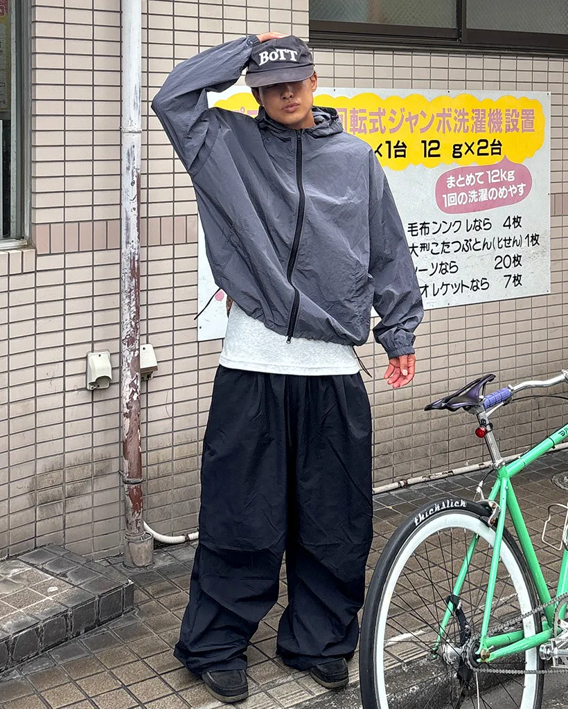 フーデッドウィンドブレーカー