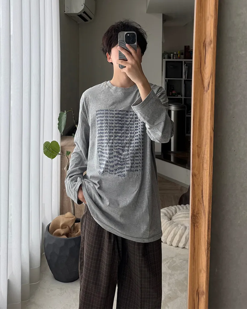 （ユニセックス）ロングシンプルレタリング長袖Tシャツ