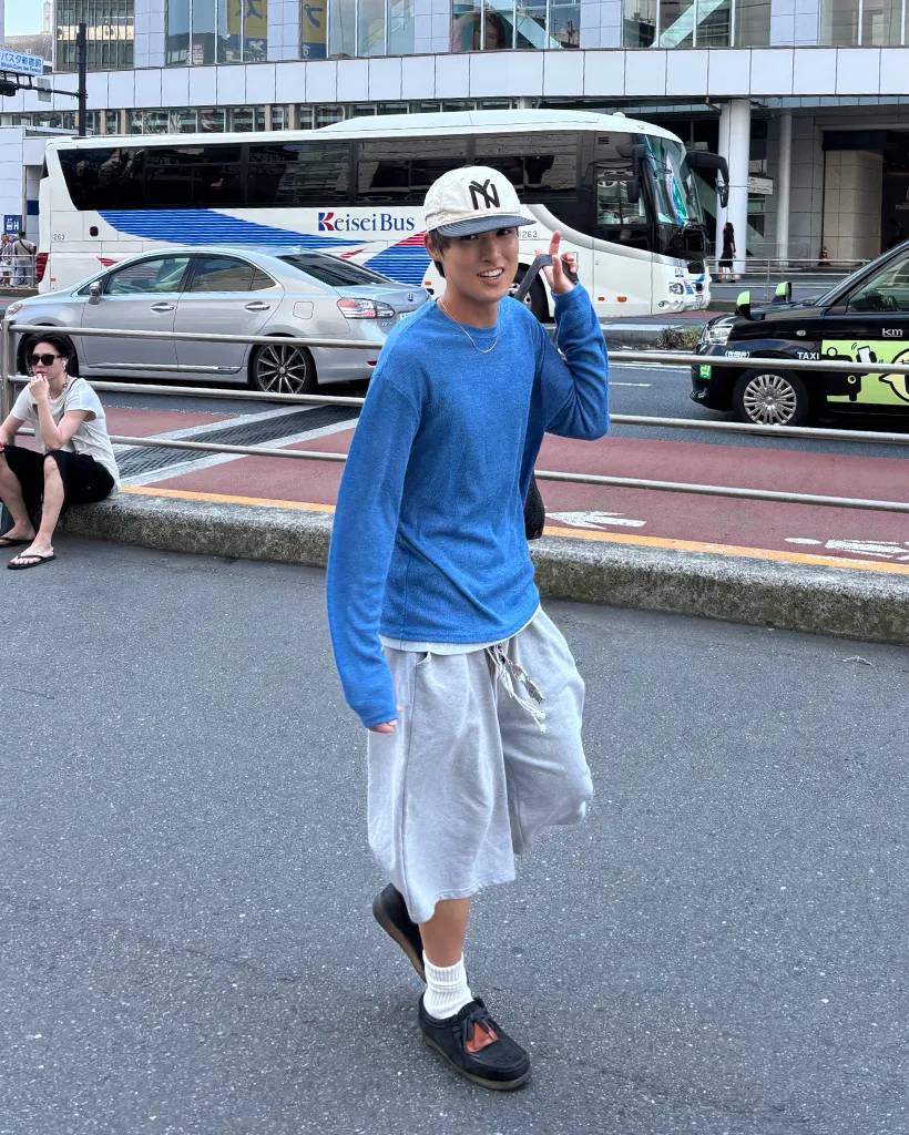 ユニセックス ルーズフィット 長袖Tシャツ