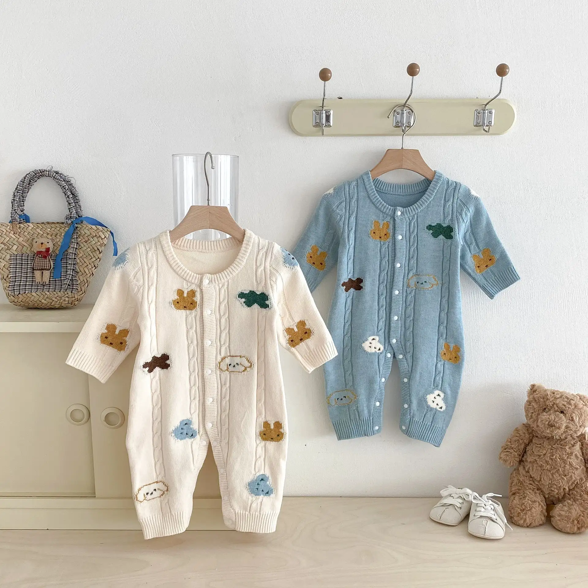 【66-100cm】アニマル柄ニットロンパース