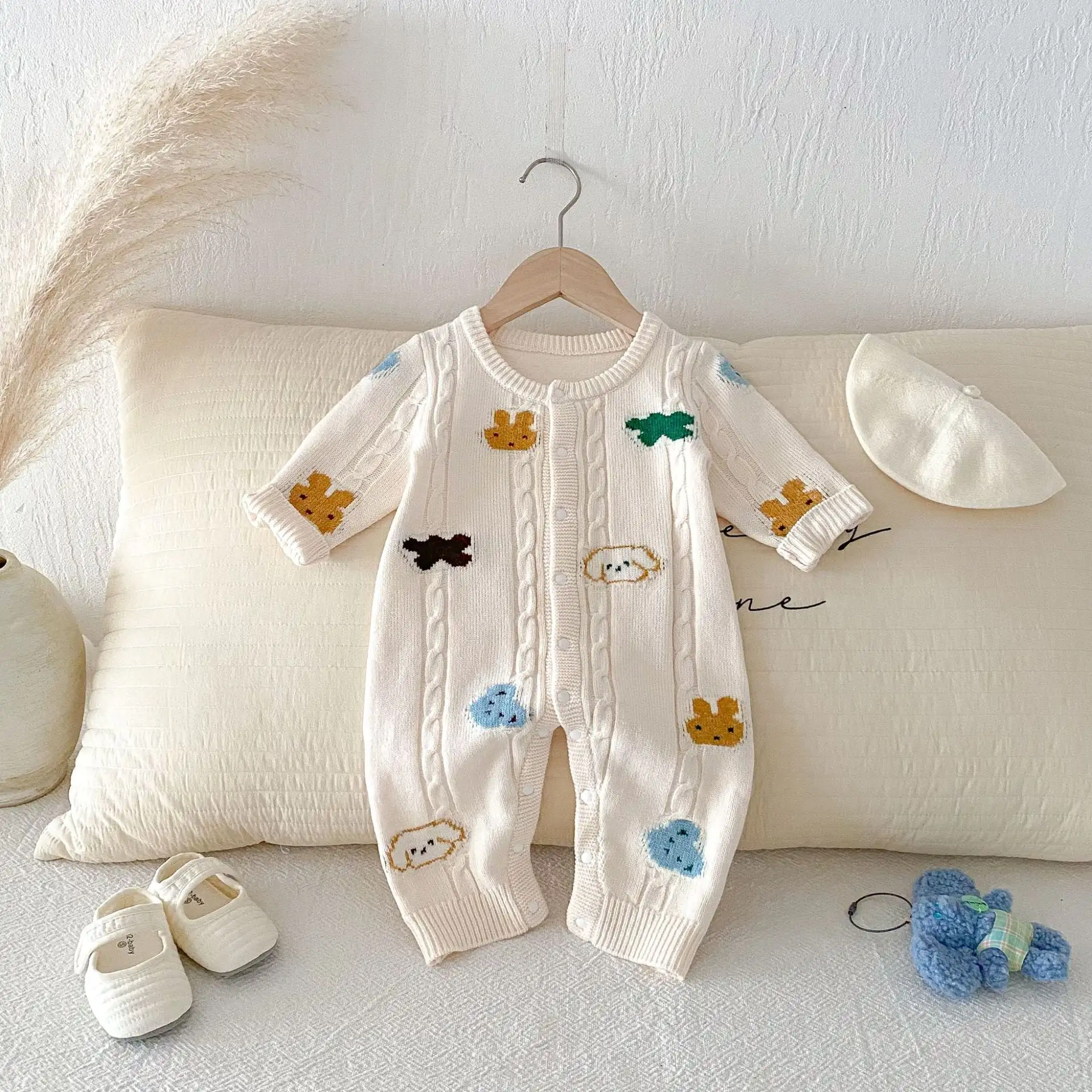 【66-100cm】アニマル柄ニットロンパース