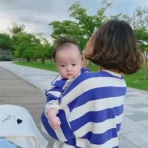 【66-90cm】可愛いひげおじさん長袖ボーダーロンパース