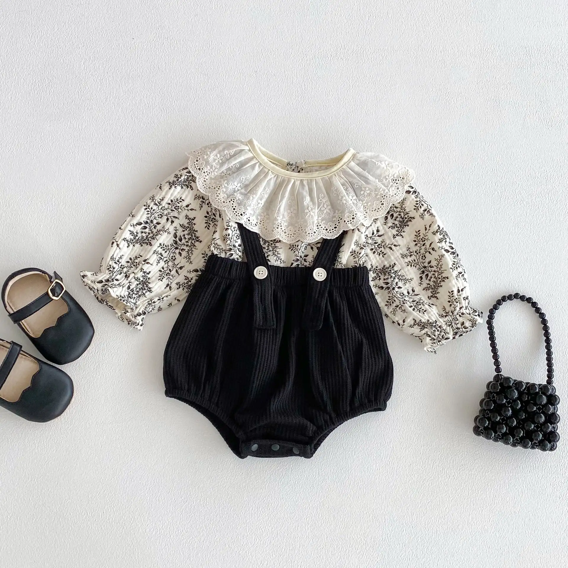 【66-100cm】ブラックフラワーＴシャツ＆サロペット