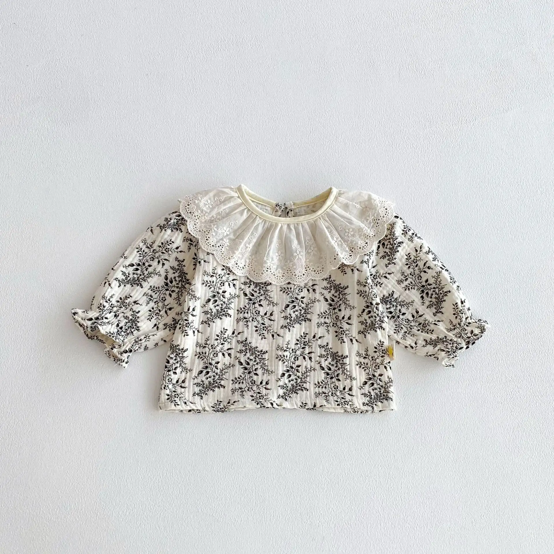 【66-100cm】ブラックフラワーＴシャツ＆サロペット