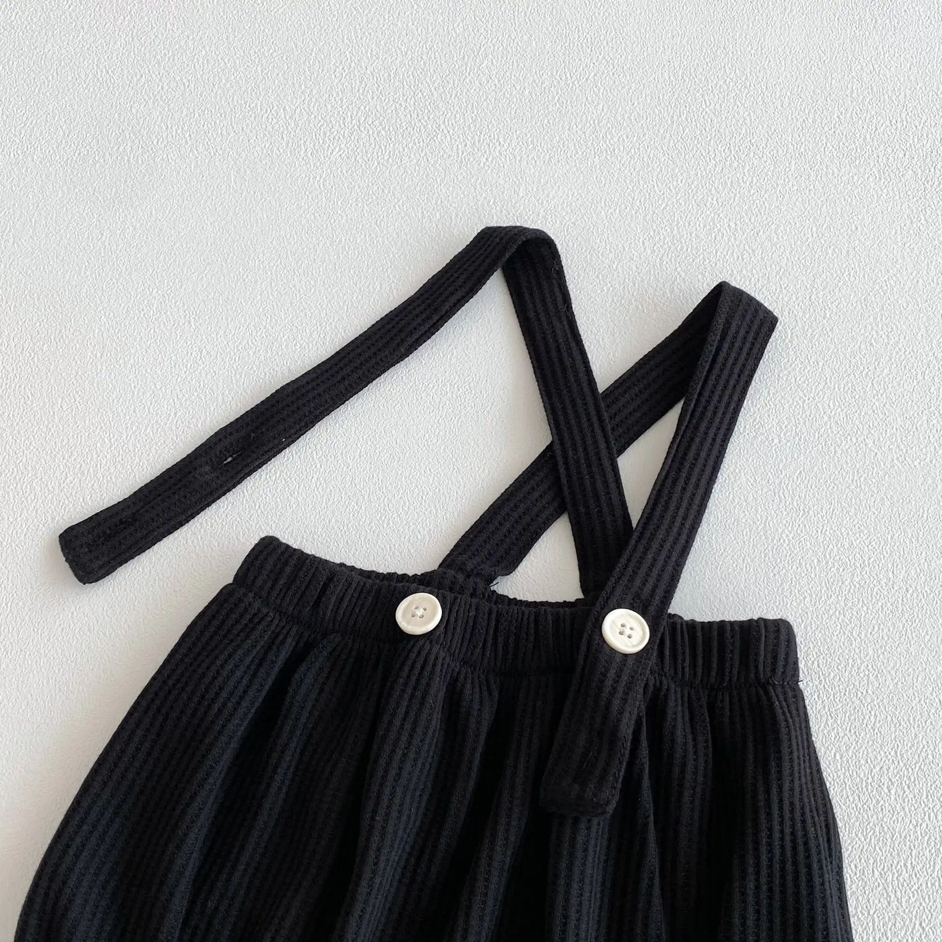 【66-100cm】ブラックフラワーＴシャツ＆サロペット