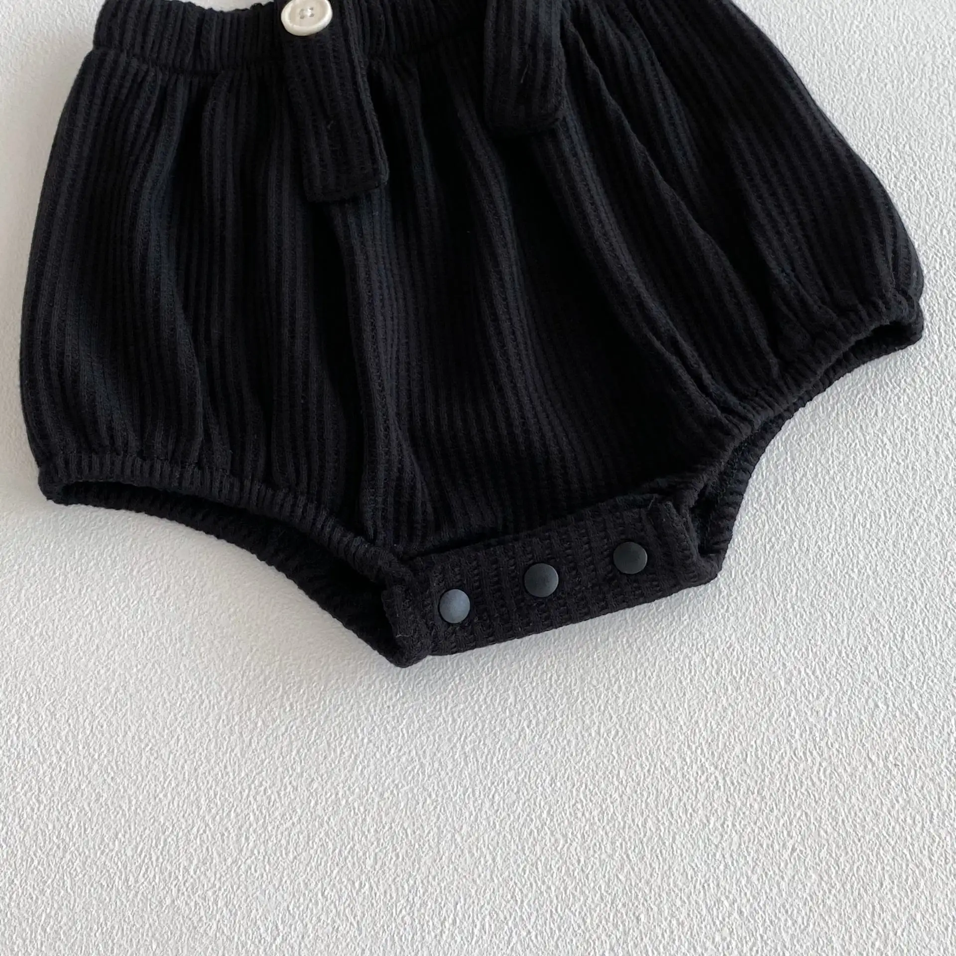 【66-100cm】ブラックフラワーＴシャツ＆サロペット