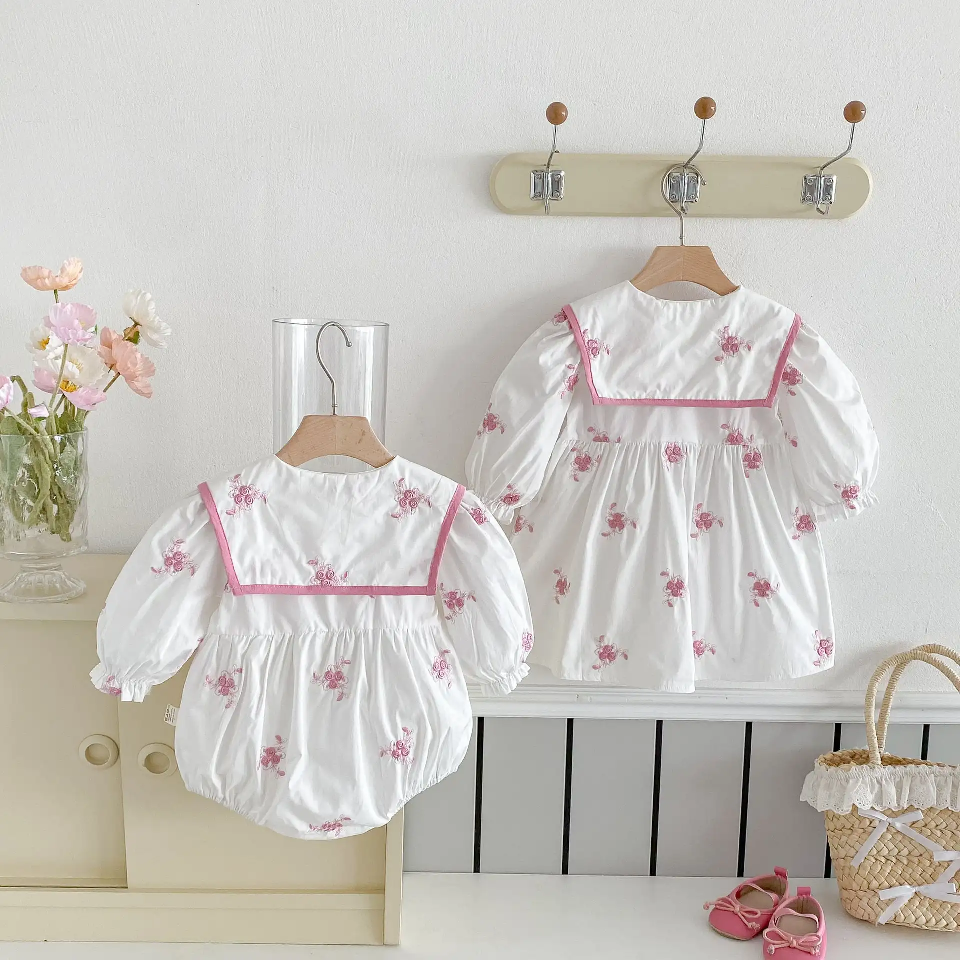 【66-110cm】ピンクフラワー刺繡ロンパース、ワンピース