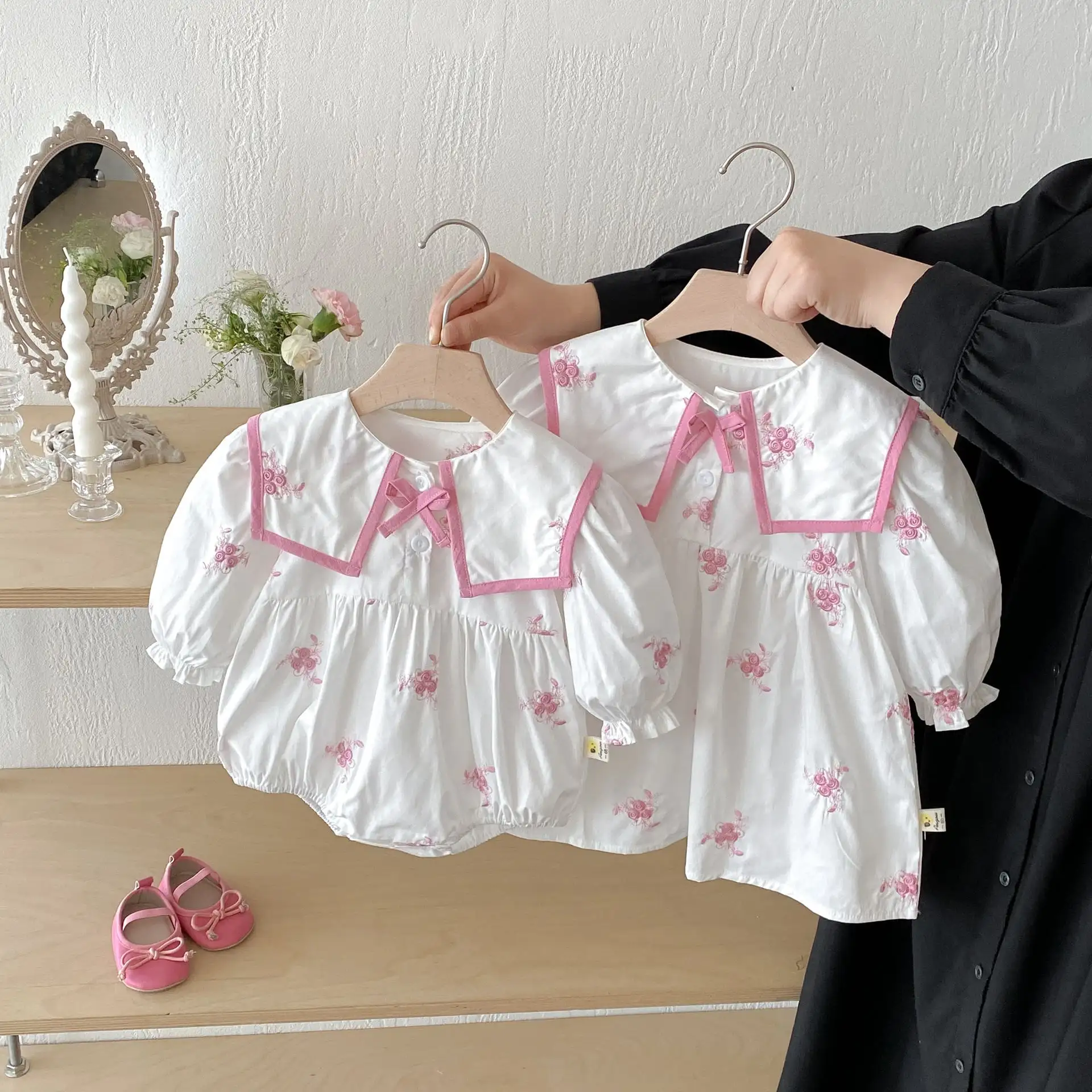 【66-110cm】ピンクフラワー刺繡ロンパース、ワンピース