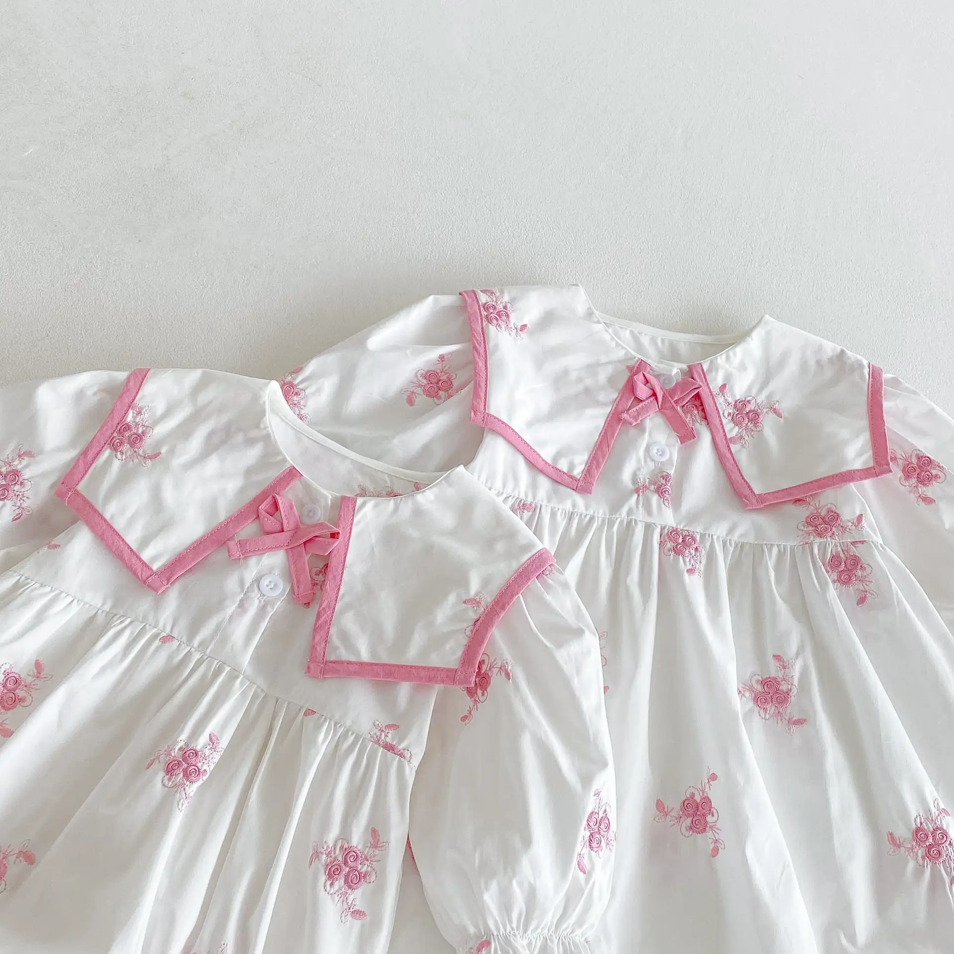 【66-110cm】ピンクフラワー刺繡ロンパース、ワンピース