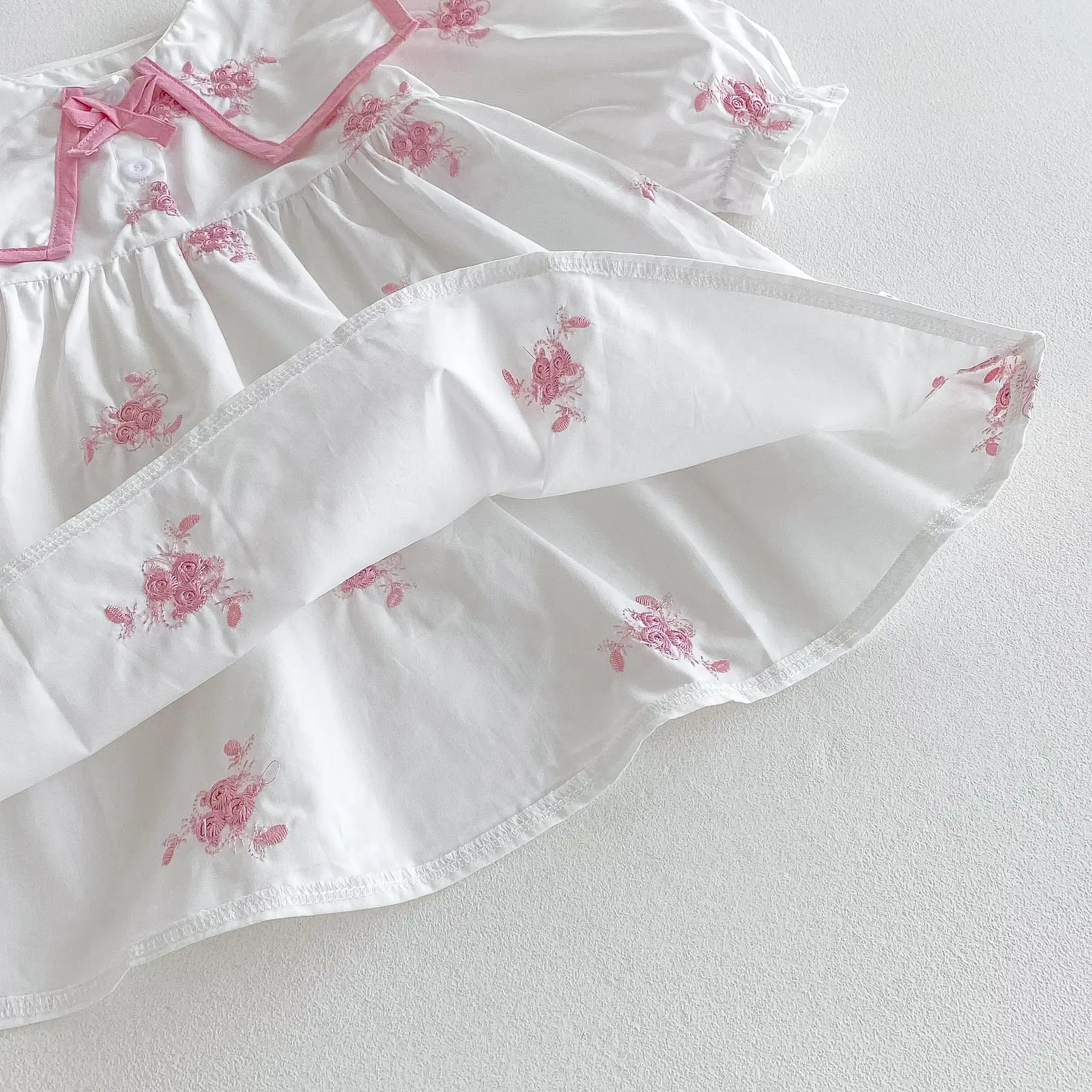 【66-110cm】ピンクフラワー刺繡ロンパース、ワンピース