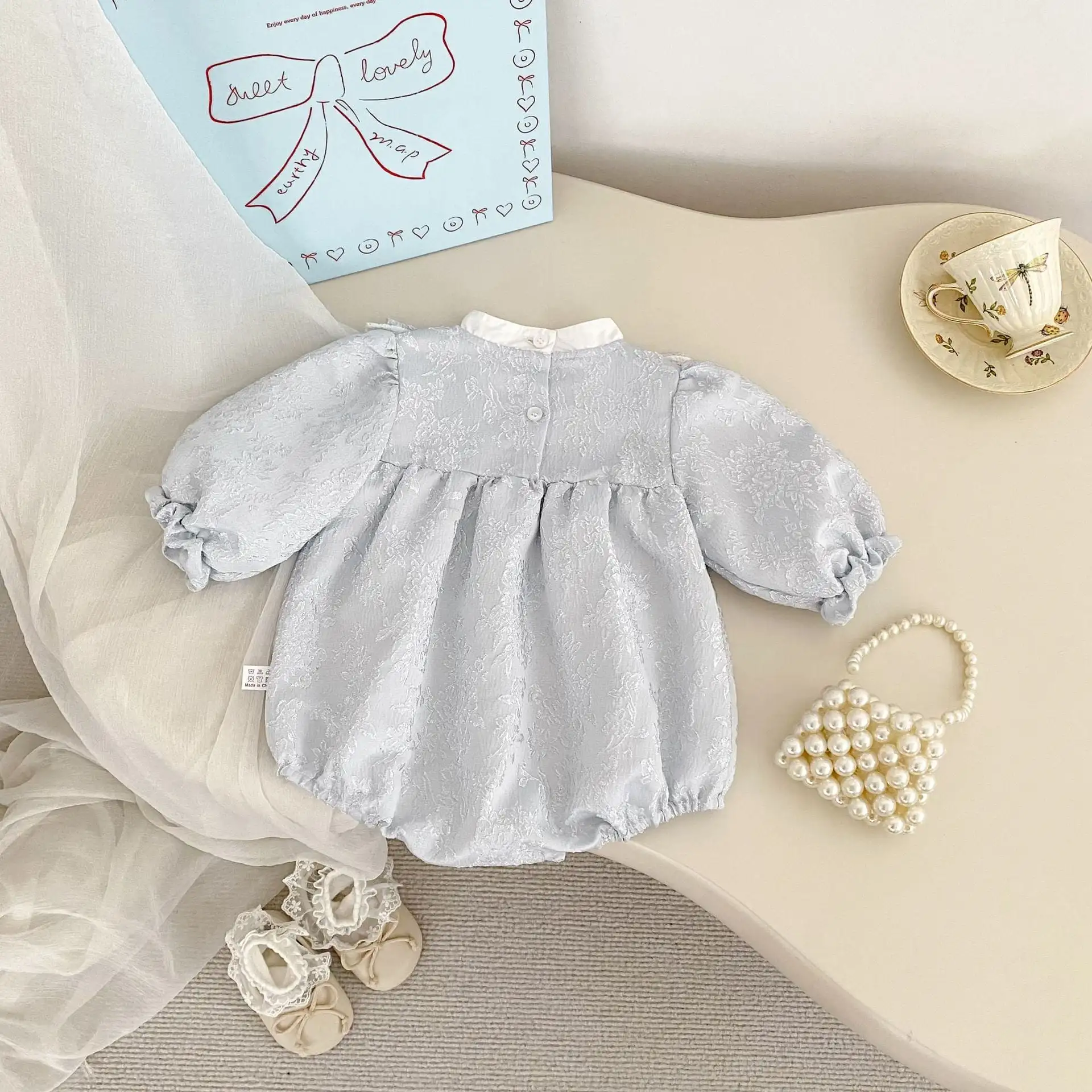 【66-90cm】フラワー刺繡プリンセスロンパース