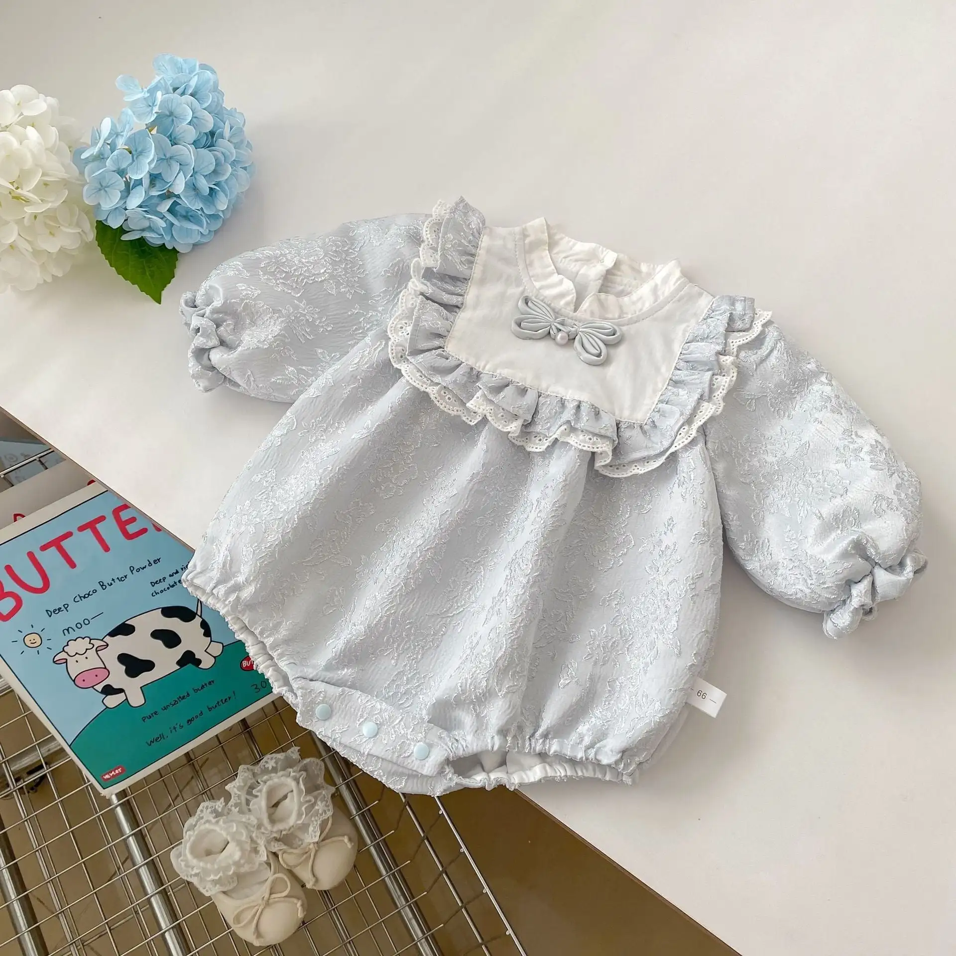 【66-90cm】フラワー刺繡プリンセスロンパース