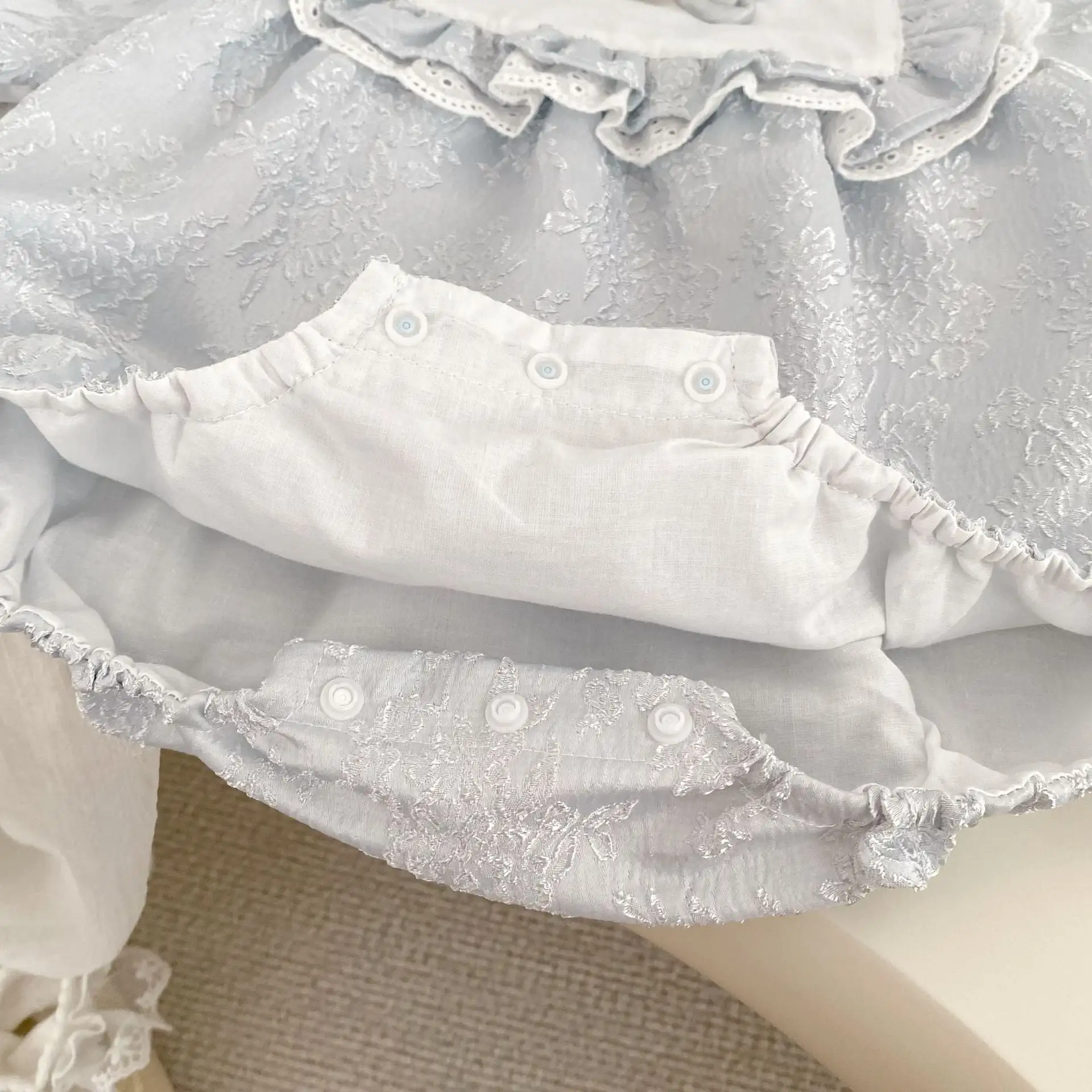 【66-90cm】フラワー刺繡プリンセスロンパース