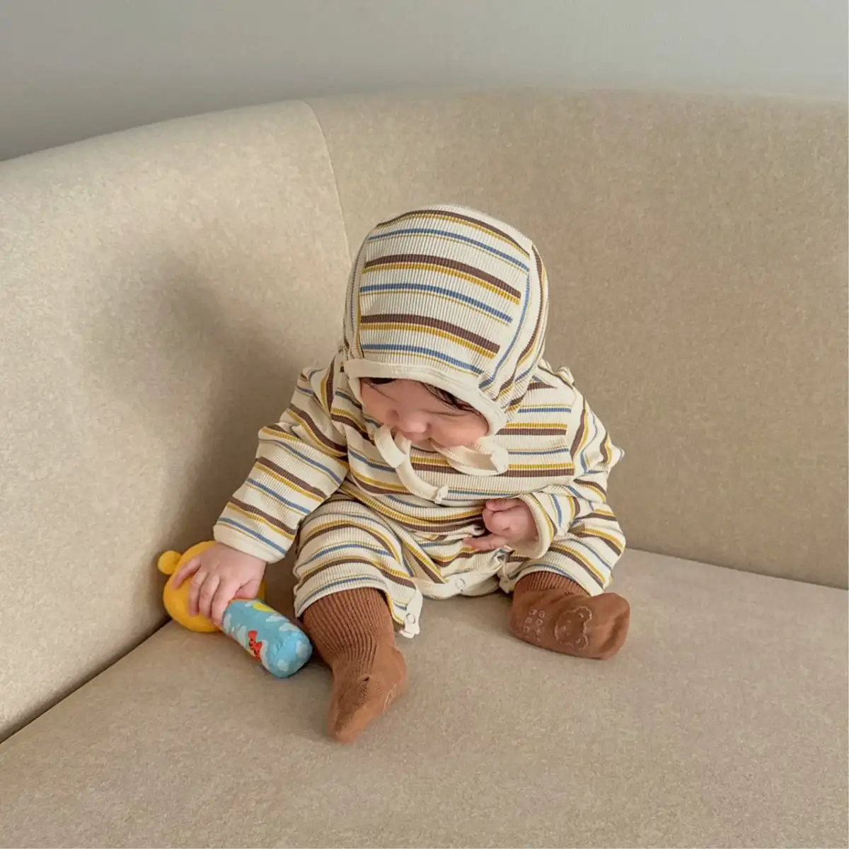 【66-90cm】カラーバリボーダーロンパース