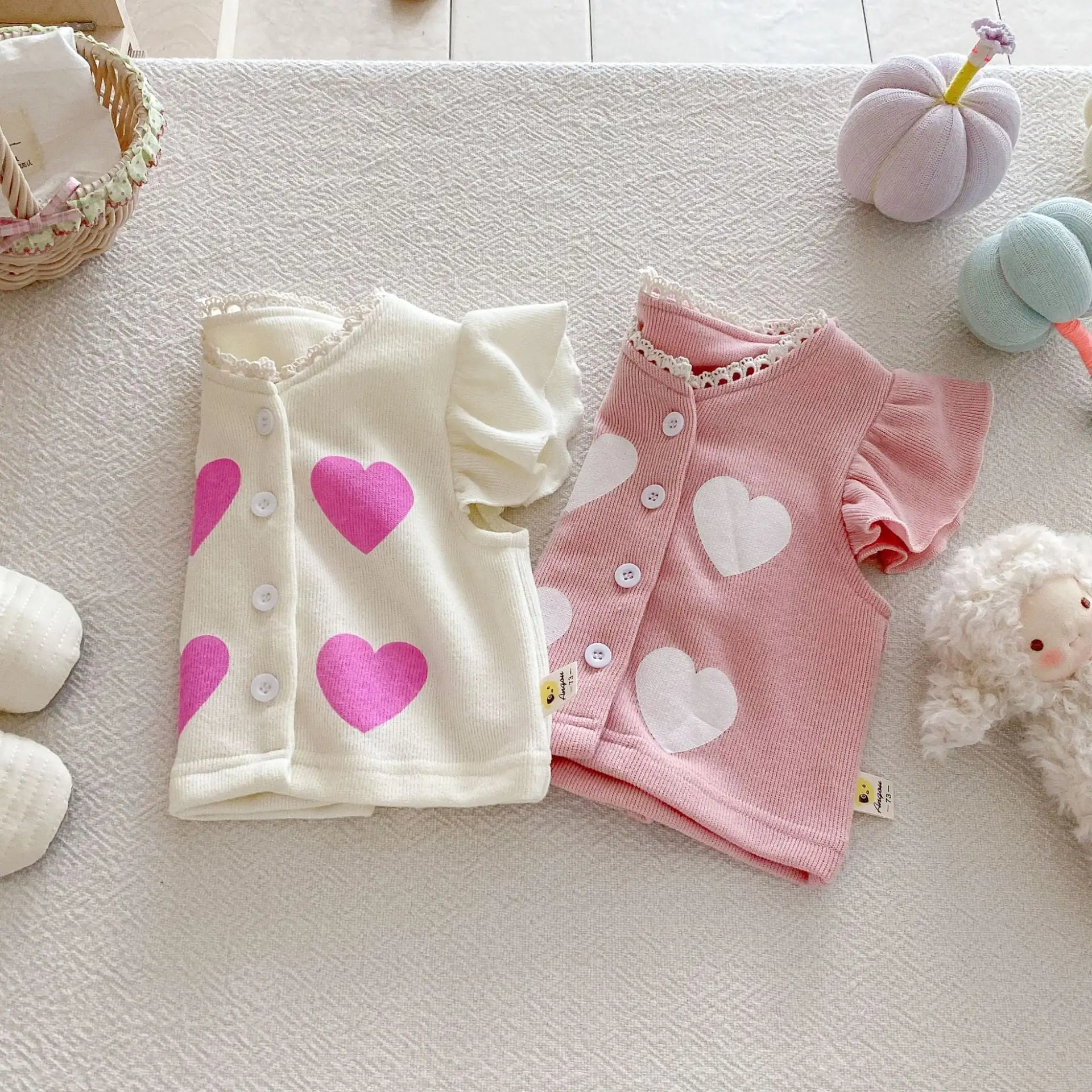 【66-100cm】可愛いフリルハートベスト