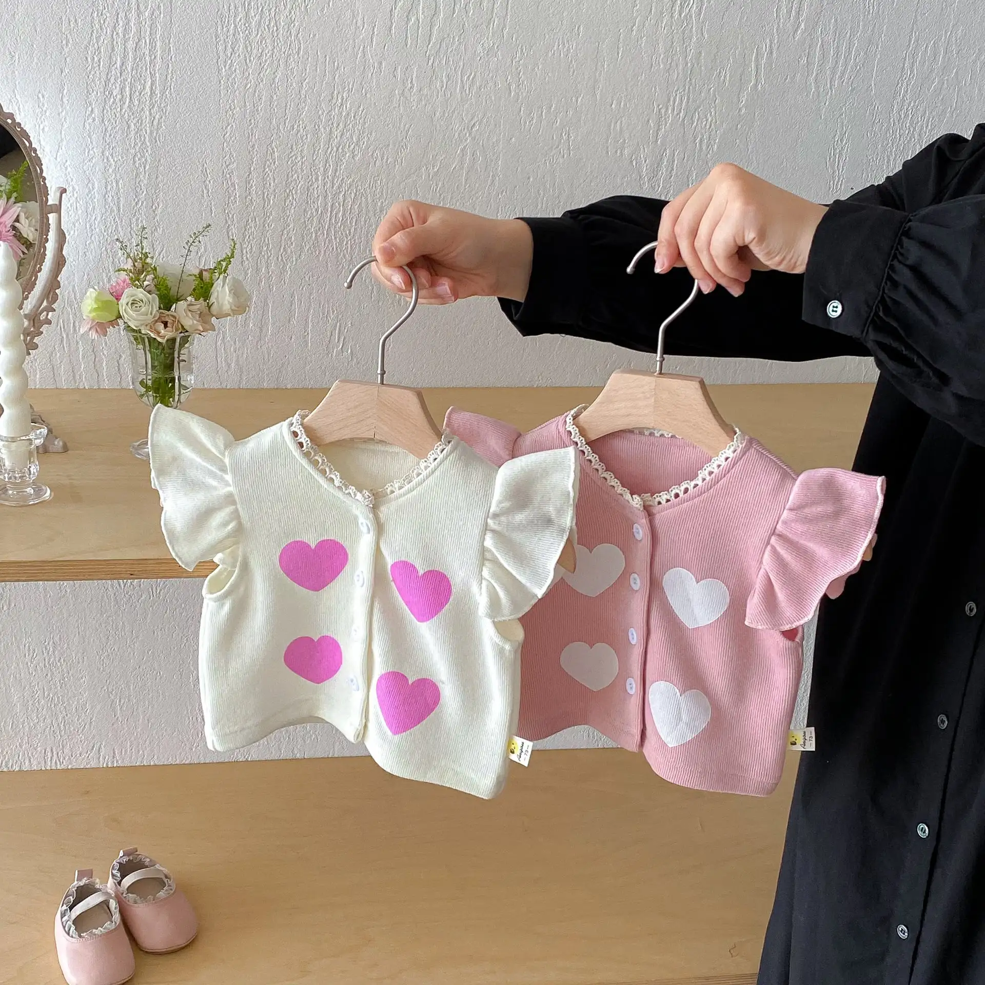 【66-100cm】可愛いフリルハートベスト