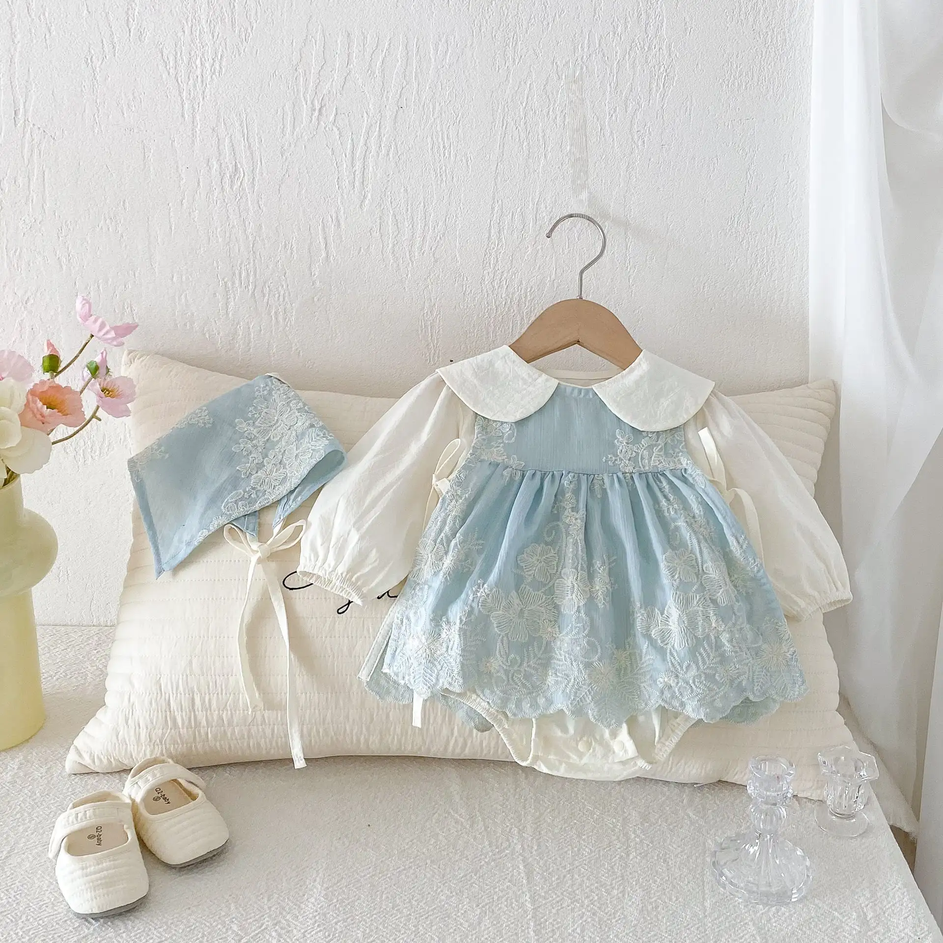 【66-90cm】ブルーフラワー刺繡ロンパース3点セット