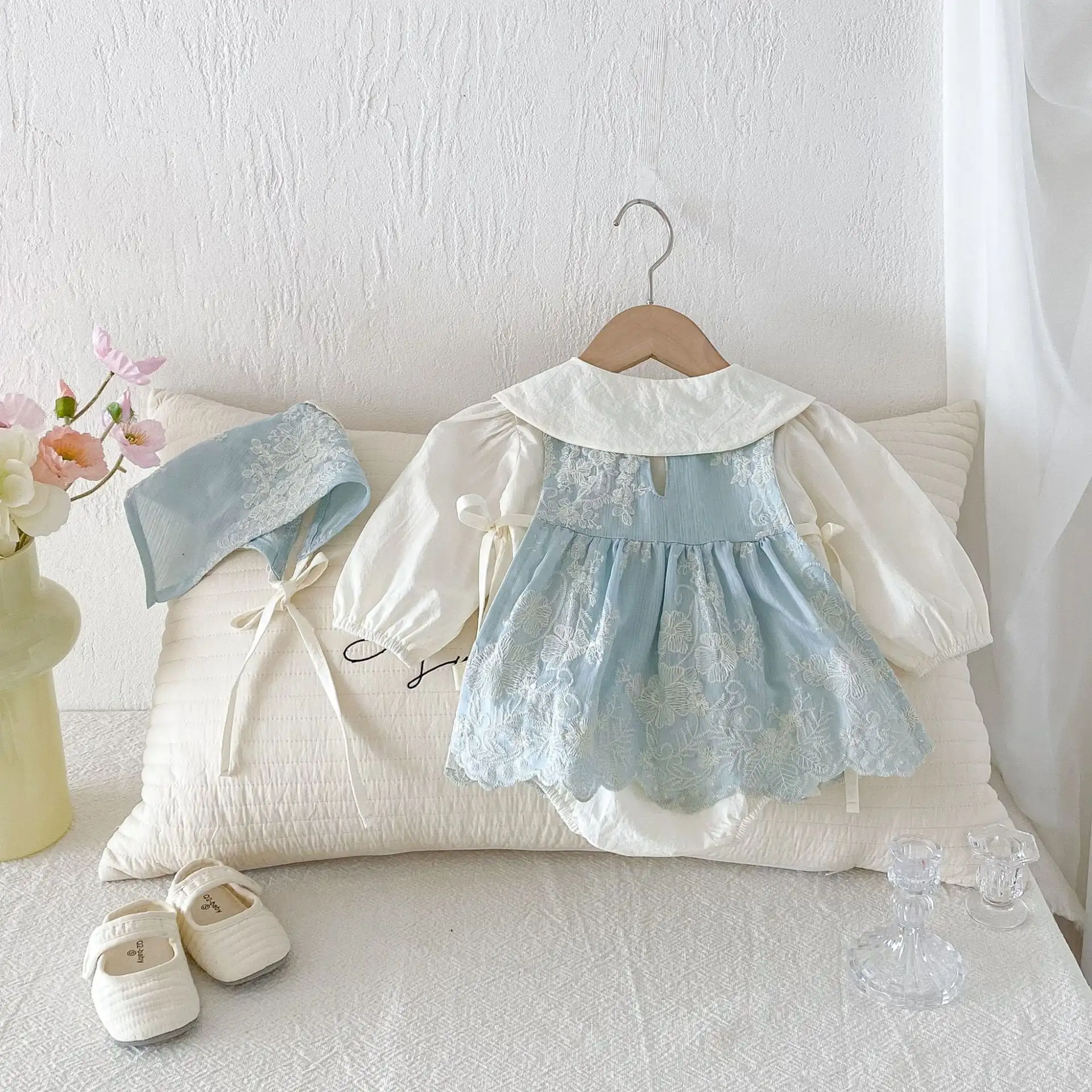 【66-90cm】ブルーフラワー刺繡ロンパース3点セット