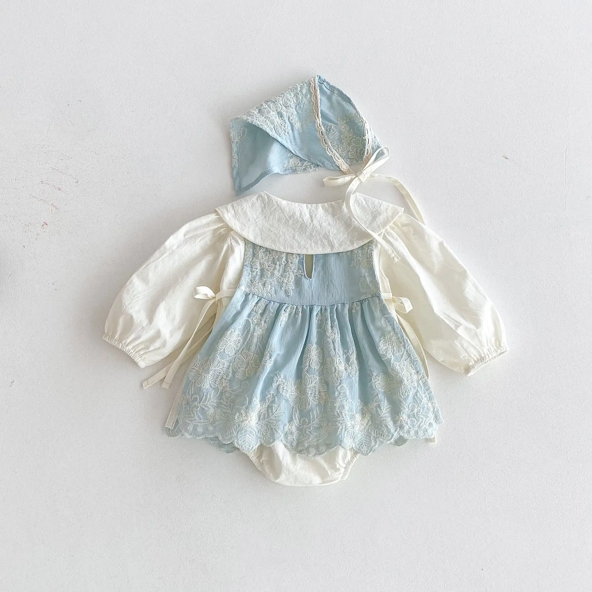 【66-90cm】ブルーフラワー刺繡ロンパース3点セット