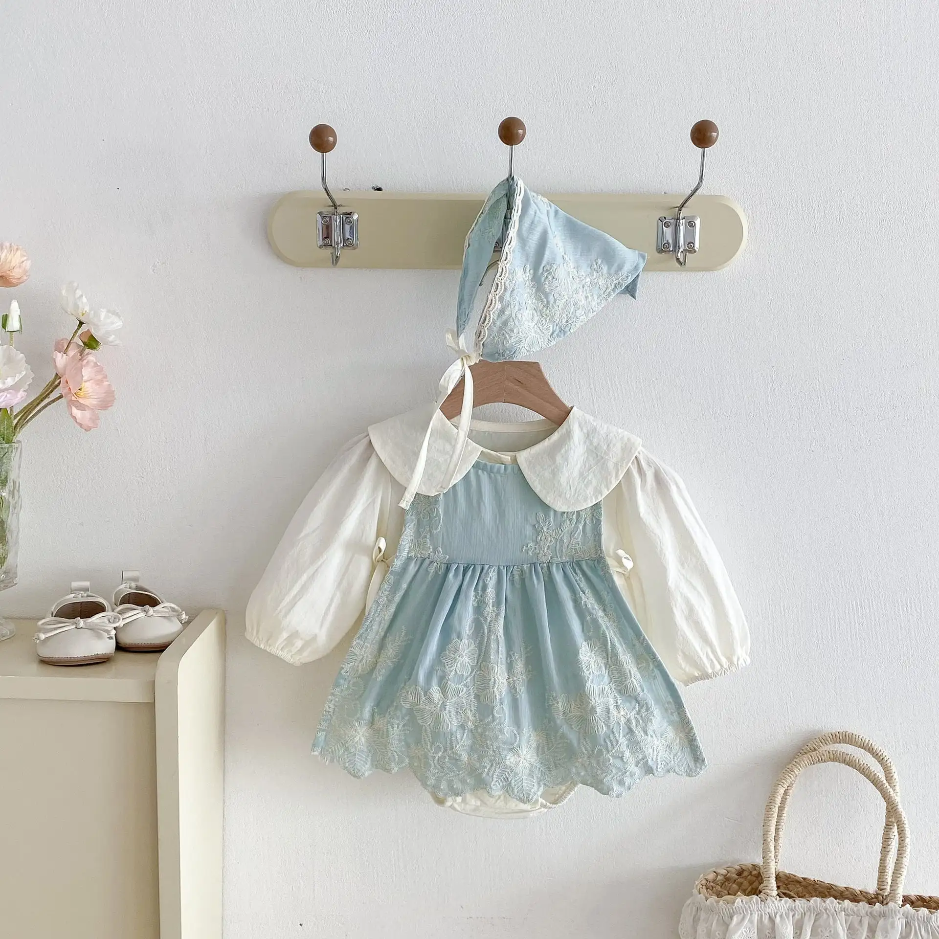 【66-90cm】ブルーフラワー刺繡ロンパース3点セット