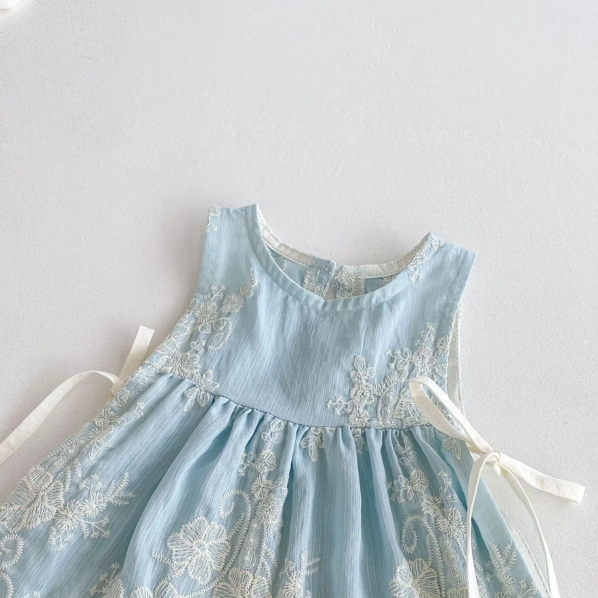 【66-90cm】ブルーフラワー刺繡ロンパース3点セット